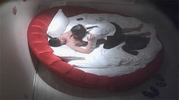 酒店绝密偷录！清纯学生妹疯狂叫床 淫水四溅啪啪实录