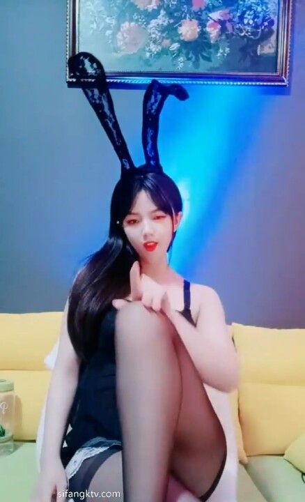 顔值爆乳女神兔兔乖乖香豔誘惑插b自慰高收費秀7